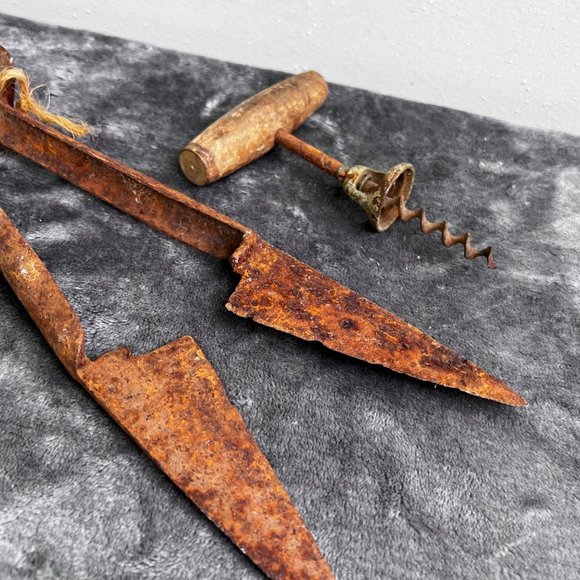 Vintage Antique Sheep Shears Corkscrew Wine Bottle Opener Wood Metal Rusty Decor - Picture 6 of 10